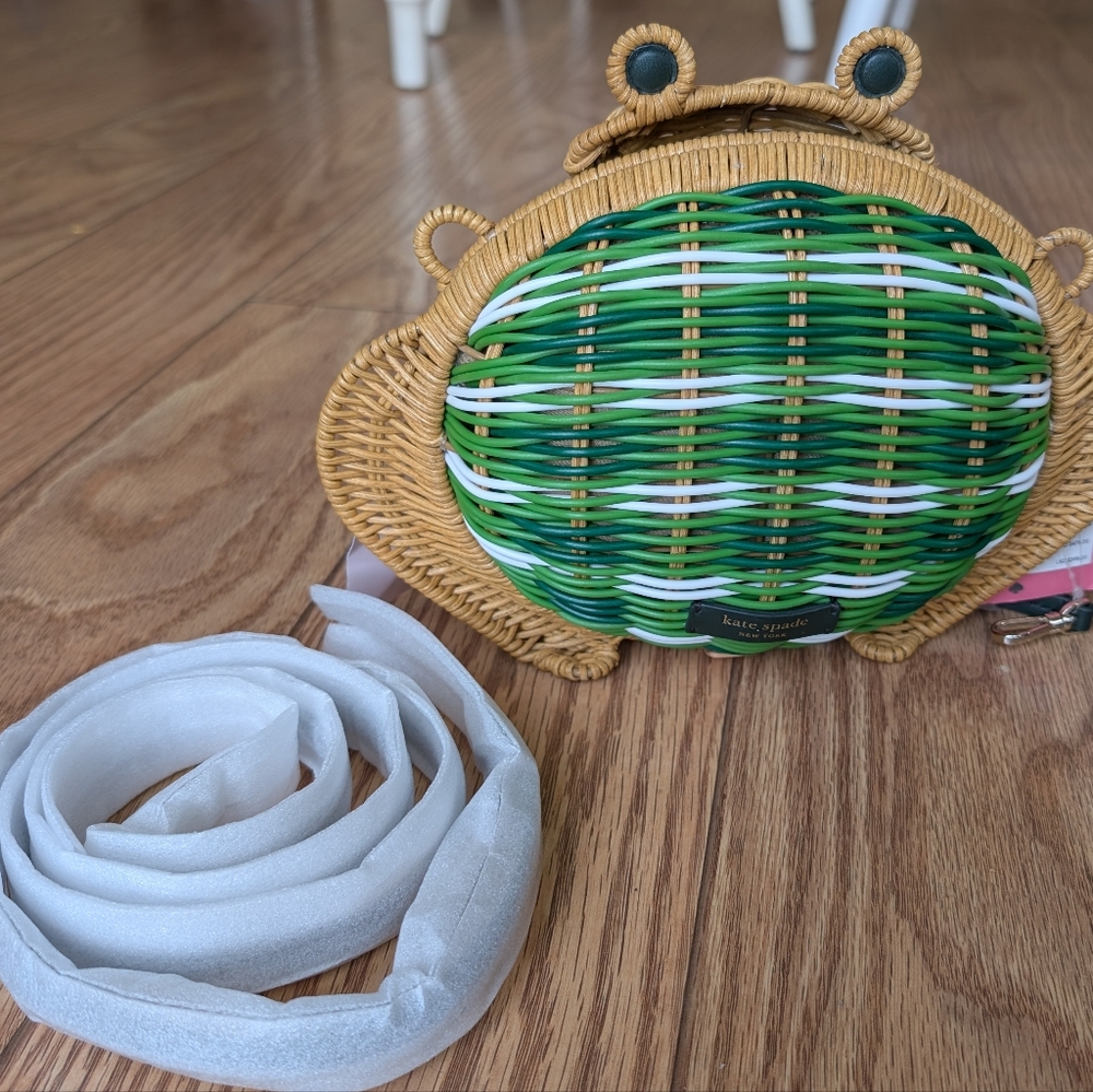 Kate Spade NWT Hoppkins Wicker Frog Crossbody Art To Wear Boho Sustainable - Picture 2 of 8